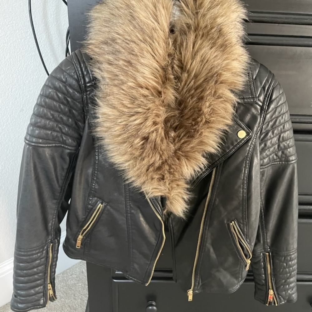 H&M Faux Leather Cropped Jacket with Detachable Fur Collar Size 10